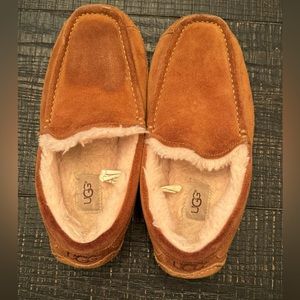 UGG slippers size 7